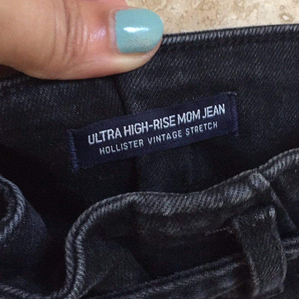 Hollister Ultra high rise mom jeans 🎁 - Picture 5 of 8
